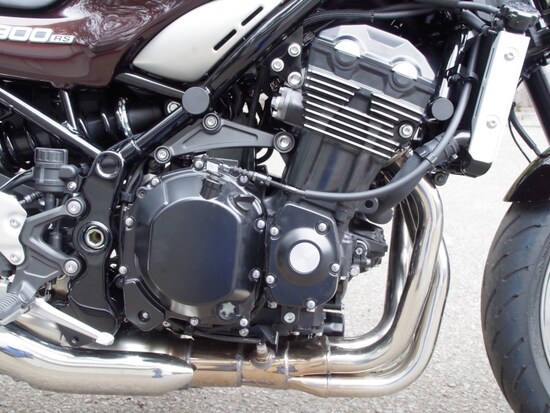 Z900RSのエンジンは水冷だが空冷のようなフィンがついているのがデザイン上の特徴