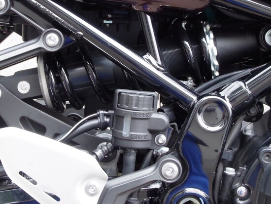 Z900RSのリアサスペンション　ストリーク量が大きく乗り心地も良い