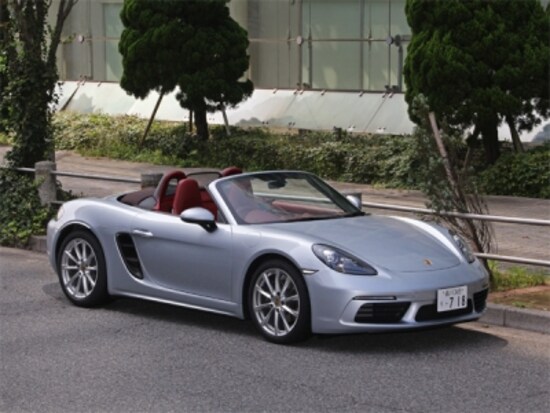 こちらがオープンモデルの718ボクスター。両モデルは全グレードに6速MTが用意される