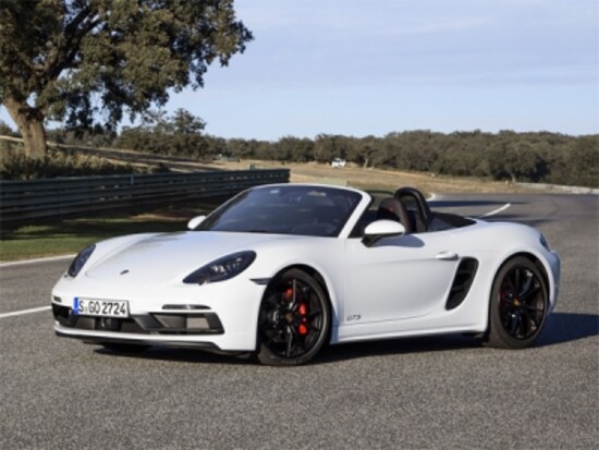 オープンモデルのポルシェ718ボクスターの上級モデル、GTS。6MTはケイマンが993万円、ボクスターが1032万円となる