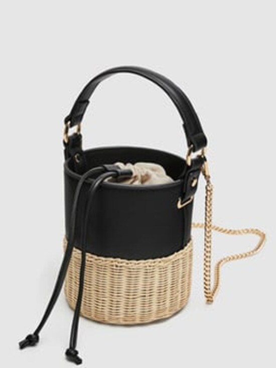 キューブ型ラフィアクロスボディバッグ 4990円(税込)/ZARA(ザラ)