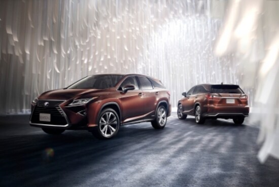 RX450hLはRX450hを伸ばして3列目シートを設置したSUV。売れ行き好調だ