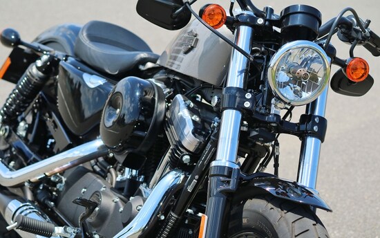 2016年の強化ポイントは「フットワーク」。フロントフォークが太くなり、リアサスペンションもグレードアップをはたした