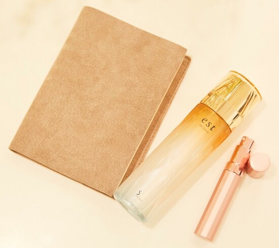 とろみのあるテクスチャーだが、肌にすっと馴染むので使いやすい