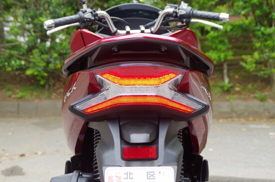 2018年式PCX(JF81)はテールライトデザインも一新された