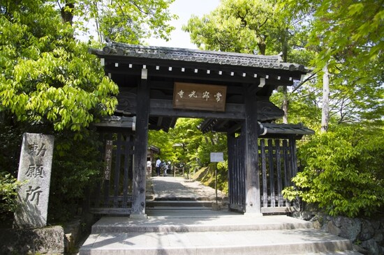 常寂光寺の山門