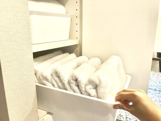 100均の収納ボックス活用実例：引き出して使用することで奥の物も取り出しやすい