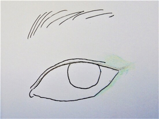 目尻広めに塗って、下まぶたにライン的に入れると瞳がきれいに見えます！