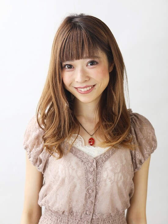 胸元までのロングヘア