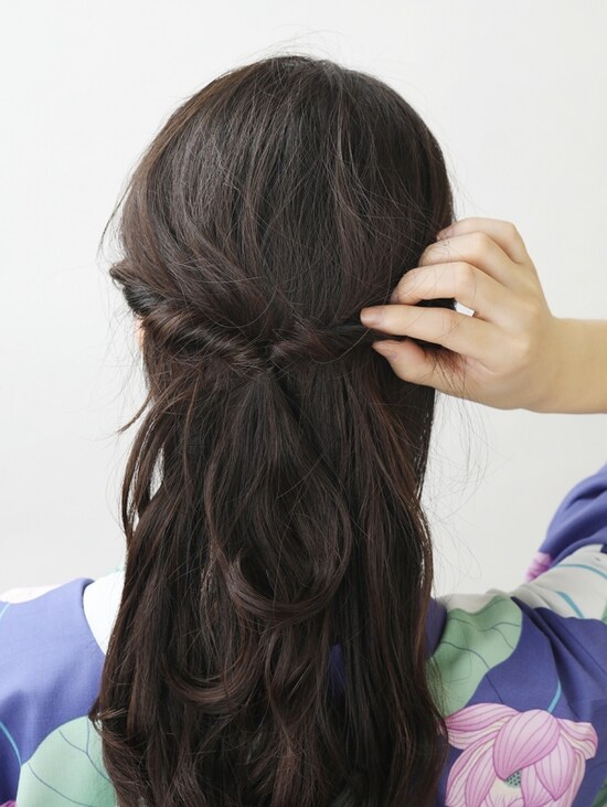 画像 9 13 浴衣の髪型ロング編 ねじりんぱ 三つ編みシニヨンヘアアレンジ 浴衣ヘアアレンジ All About 画像 9 13 浴衣の髪型ロング編 ねじりんぱ 三つ編みシニヨンヘアアレンジ 浴衣ヘアアレンジ All About