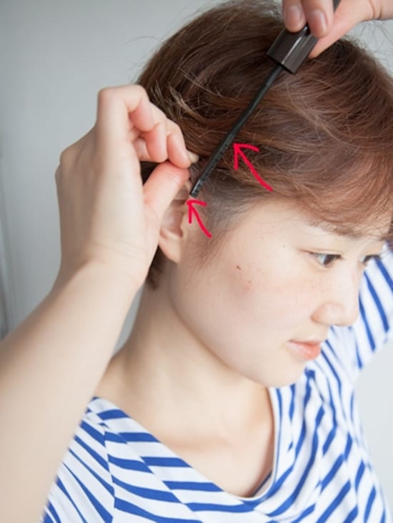 画像 7 25 前髪や根元の白髪を隠すには ショートカットのスタイリング術 ヘアセット ブロー All About 画像 7 25 前髪や根元の白髪を隠すには ショートカットのスタイリング術 ヘアセット ブロー All About