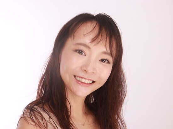 チークで自然な血色感を足して！