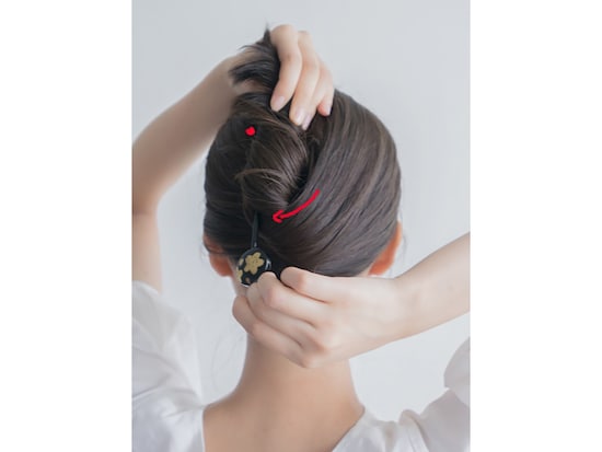 先端の位置（赤点）を軸にかんざしを回転させる