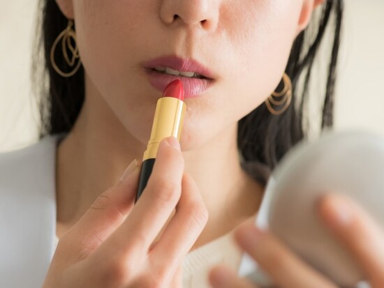 アラフォーの唇の色にはなにを塗るのが正解？