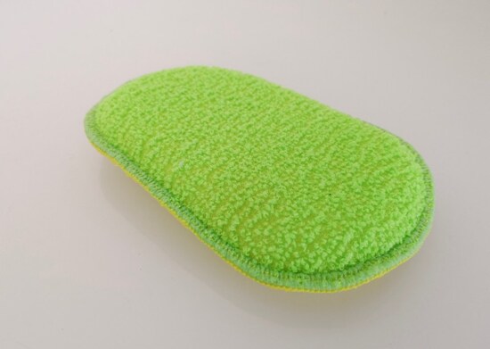 マーナの洗剤がいらないスポンジは緑面はハード