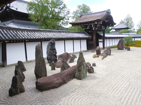 本坊庭園の南庭全景