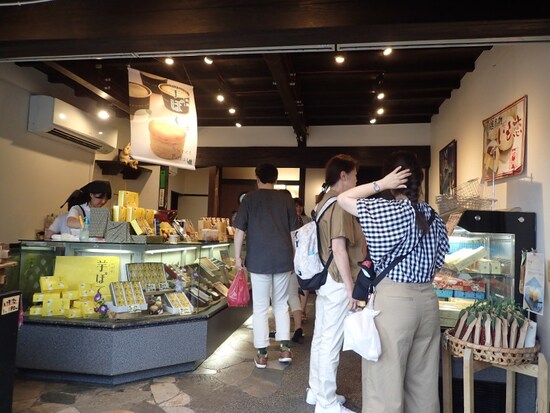 菓匠右門 一番街店の店内