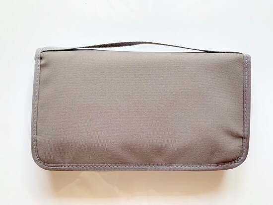 今話題の無印良品のポリエステルパスポートケース