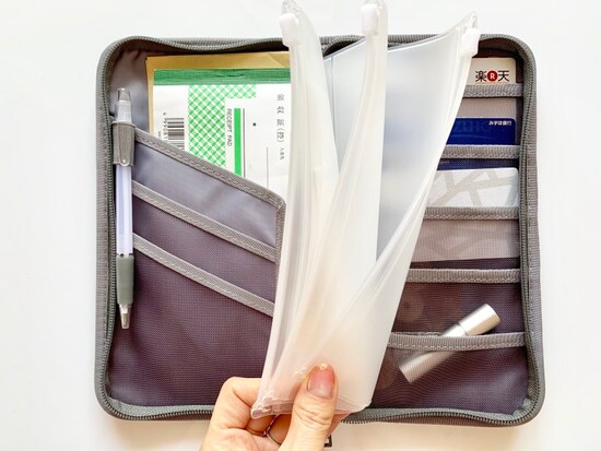 封筒からカード類までたくさんの物をキレイに収納できる