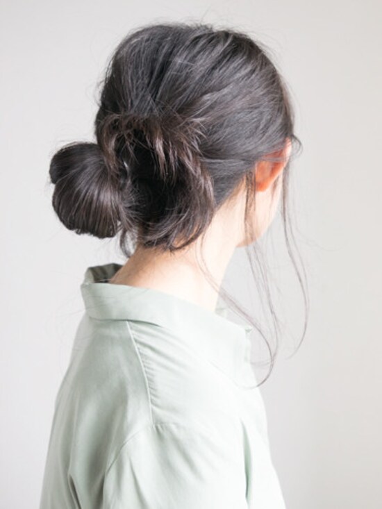 画像 3 11 黒髪のお団子ヘアアレンジ 重たく見せないおしゃれな髪型 ヘアアレンジ All About 画像 3 11 黒髪のお団子ヘアアレンジ 重たく見せないおしゃれな髪型 ヘアアレンジ All About