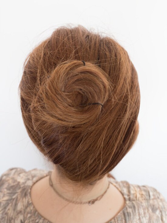 画像 6 27 夜会巻きも100均グッズで コームを使う一番簡単な作り方 ヘアアレンジ All About