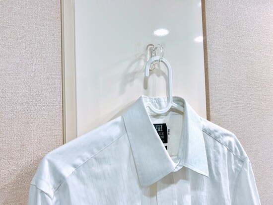 縦向きに取り付け、ハンガーをかけても便利