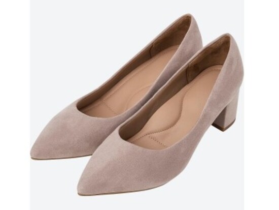 ユニクロ コンフィールタッチチャンキーヒールパンプス 2990円(税抜)