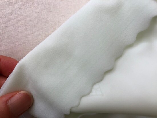 内側はさらっとしているので、肌にくっつかない。