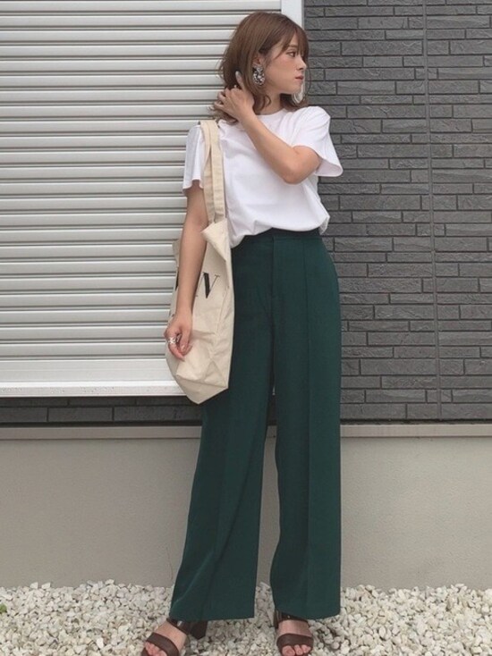 ラインがきれいなドレープストレートワイドパンツ