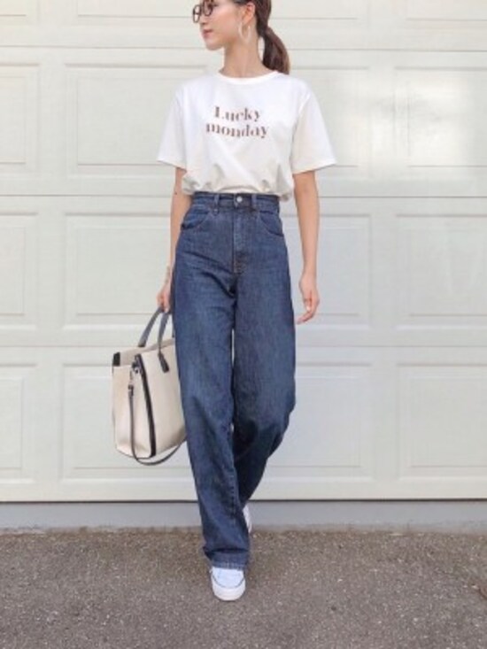 カーブしたシルエットで太めでも重たくならない 出典:WEAR