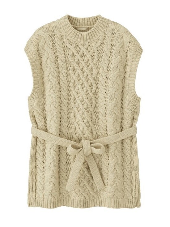 GU ケーブルニットベスト 1990円（税抜）