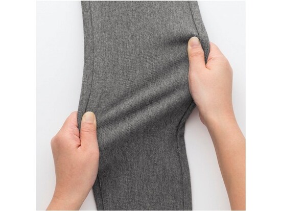 左右に、縦横にしっかり伸びるストレッチが履き心地のよさの秘密！