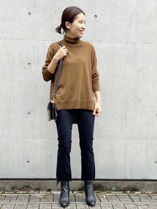 身体が泳ぐような少しゆとりのあるサイズ感のハイゲージニットは長く着られておすすめです　出典：WEAR