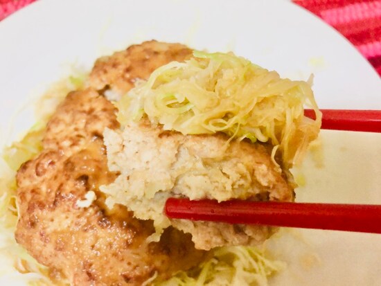 中はふんわりしっとり！キャベツが肉汁を吸っていい感じ。