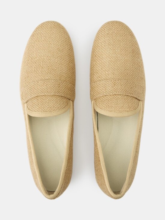 ジュート素材のオペラシューズは珍しく、おしゃれ感たっぷりです