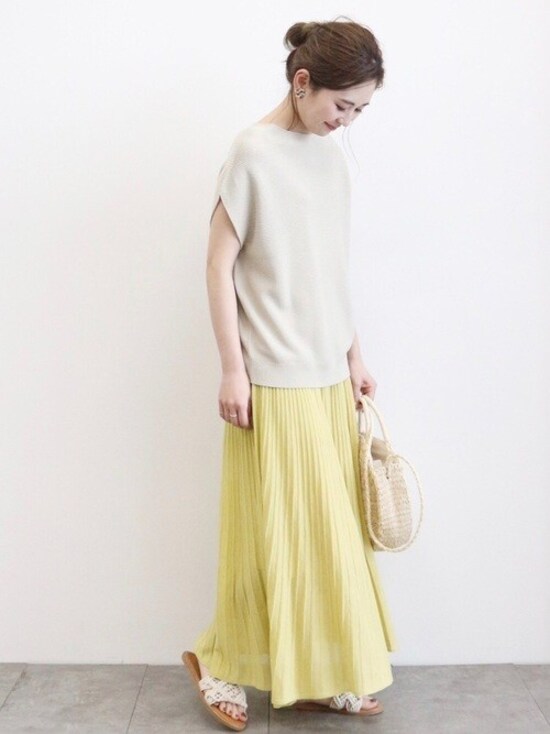 どこか女性らしいイメージになるアイテム選びがおすすめ　出典：WEAR