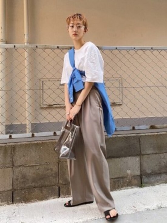 ベーシックカラーにヘリテージブルーのアクセントを効かせて 出典:WEAR