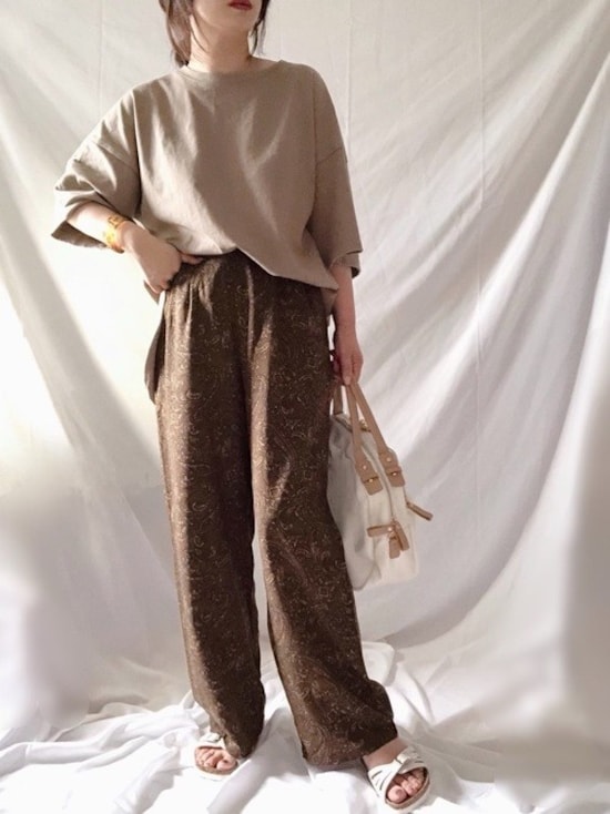 汚れが気になる白サンダルにも思い切ってトライできるのがメリット　出典：WEAR