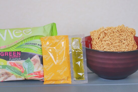 添付の粉末スープと調味オイルが、美味しさの秘密！