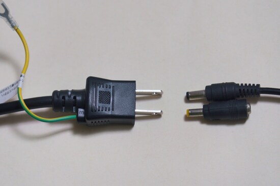 DC出力のモバイルバッテリーなら、波形の違いによる互換性の問題を回避出来ます。