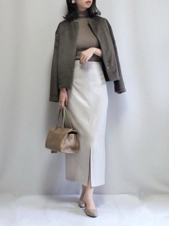 素材のふわふわ感とノーカラーの相性が絶妙！　出典：WEAR