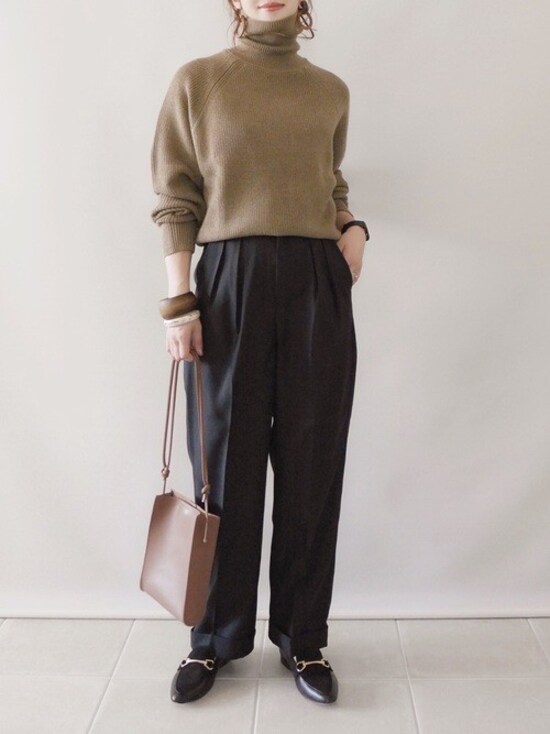 くすんだような優しめのブラウンカラーは女性にもぴったり！　出典：WEAR