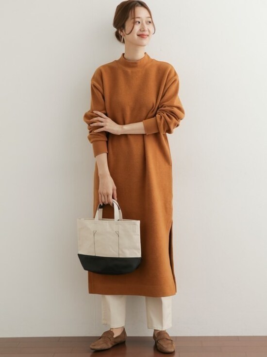 一枚でコーデがキマるタートルニットワンピースは暖かさも十分　出典：WEAR