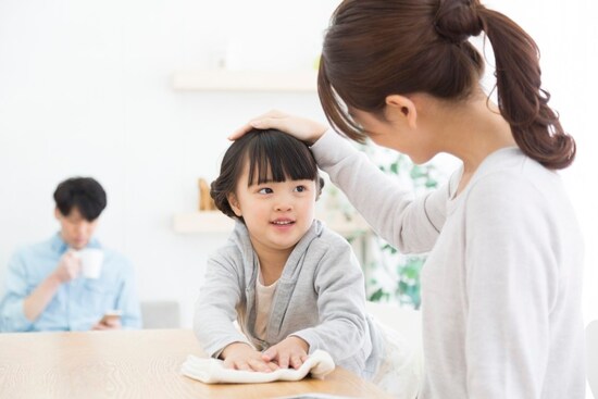 落ちているゴミを拾ったとき「えらいね！」と褒められれば、褒められることが当たり前となり、誰も見ていなければ、ゴミを拾わないようになる可能性があります