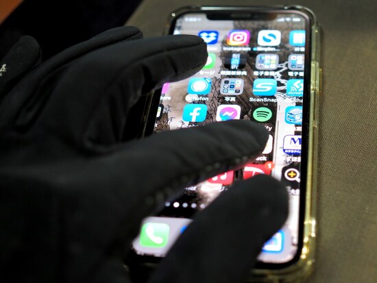 画像 2 4 スマホも使えて防寒性も十分 冬の必需品 ノースフェイスの人気手袋 男のこだわりグッズ All About