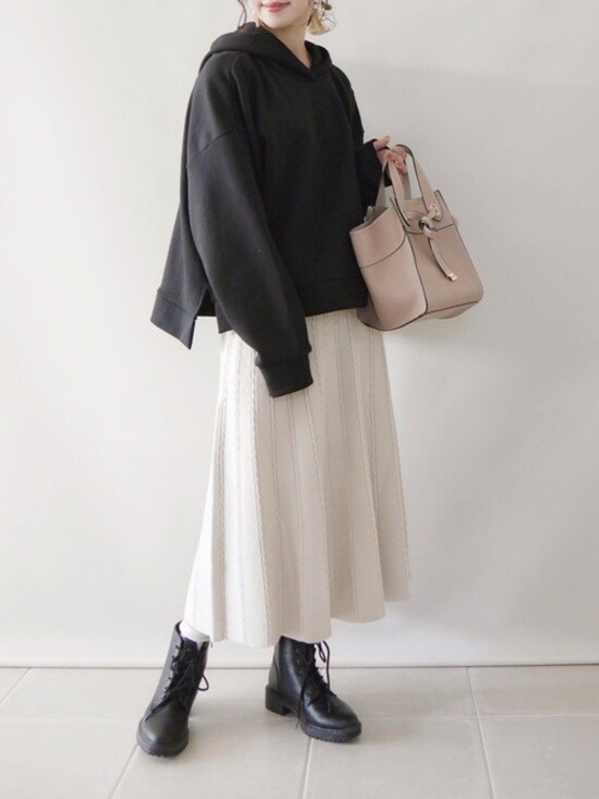 子供っぽくなりがちなスウェットは、裾のリブなしタイプがおすすめ　出典：WEAR