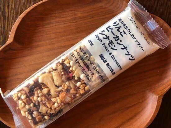 無印良品の素材を生かしたナッツバー。シナモンの香りが強め