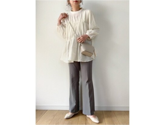 【OKコーデ】ユニクロのハーフムーンミニショルダーバッグは金具が目立たない一押し高見えバッグ　出典：WEAR