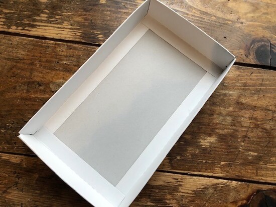 お菓子の空き箱