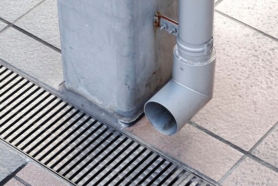 排水溝と雨どい